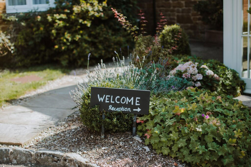 Wroxton-Welcome-Sign
